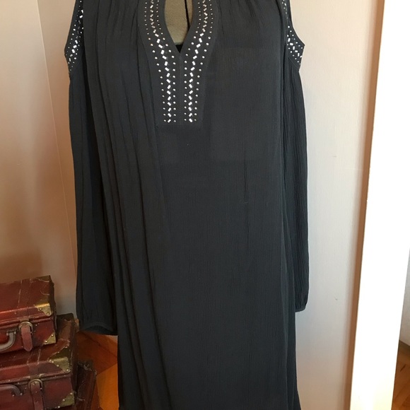 Black Dress cold shoulder with stud detailing - Picture 4 of 6